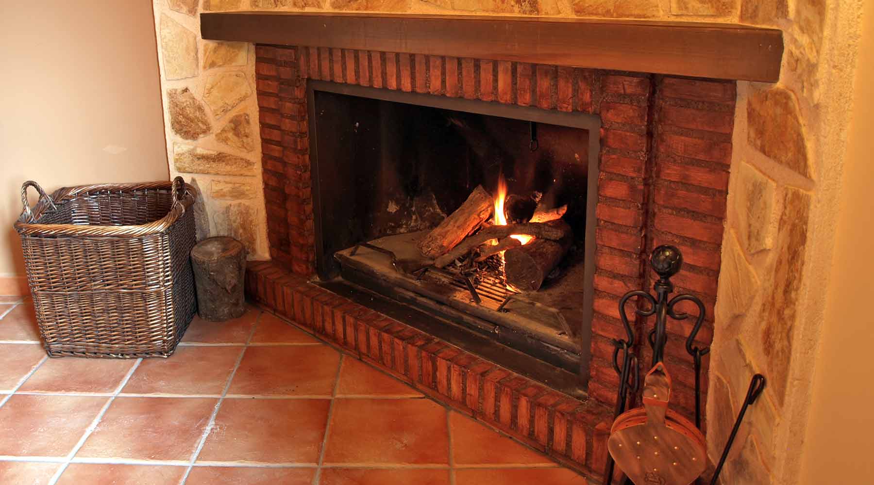 Casa rural en Cuenca chimenea